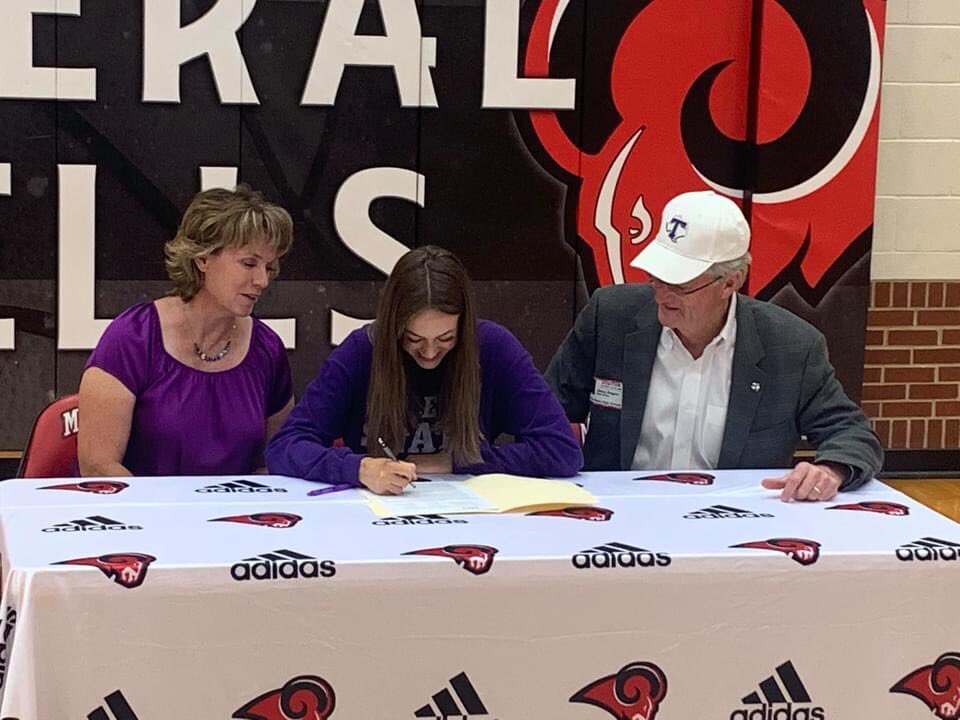 VaultCats's tweet photo. Congrats to Leah Rogers for signing with Tarleton State today to pole vault. https://t.co/hPXdDUmKxf