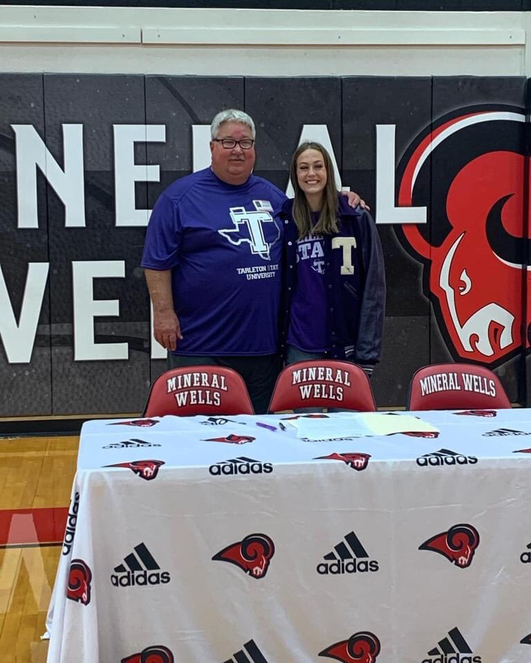 Congrats to Leah Rogers for signing with Tarleton State today to pole vault.