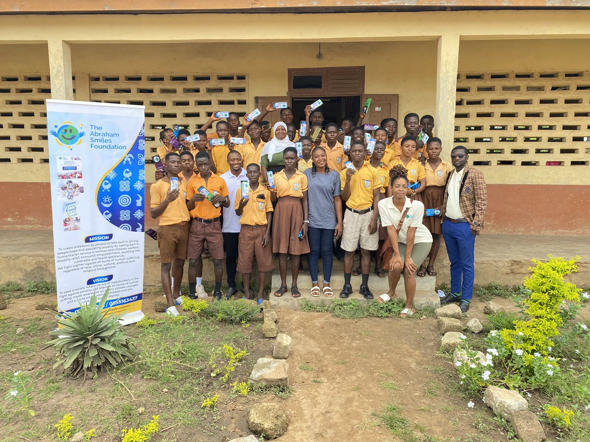 abrahamsmiles1's tweet photo. Today we shared over 200 math set to jhs final year student in cape coast . We also took the opportunity to talk to them. It amazing how the kids responded by saying they will make us proud and we know they will . Join us do this . #LetServeTogether https://t.co/gWjNrNSFr1