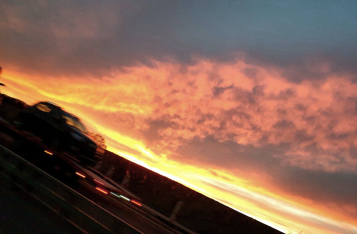 FLUXHIMSELF's tweet photo. #notdriving #nofilter #sunset #burningsky #cloudsonfire #flux #fluxhimself #oomph #oompband
@FLUXHIMSELF @oomphband https://t.co/VHpFw9gks3