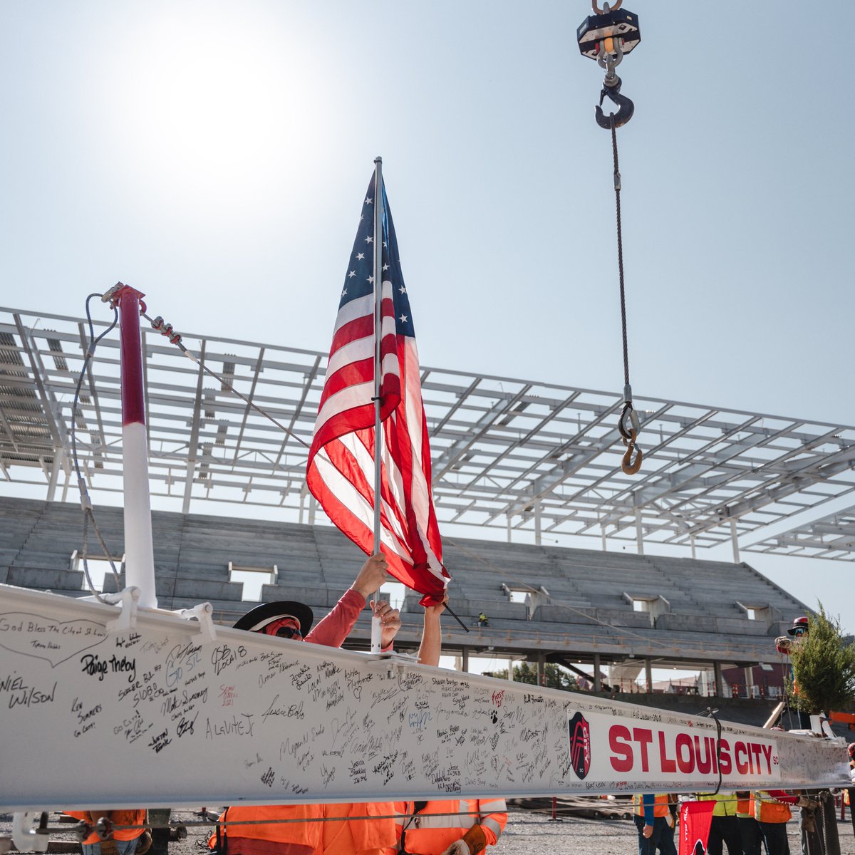 stlCITYsc's tweet image. This #VeteransDay, and every day, we say thank you to the brave men and women who dedicate their lives to protecting our nation. 🇺🇸 #OurCITYOurSpirit