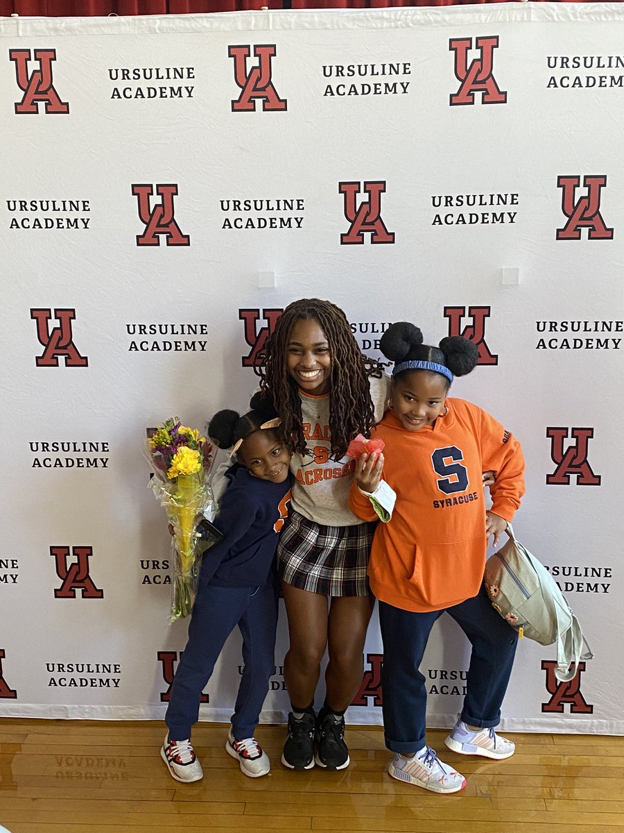 Chloe B. Jones tweet media