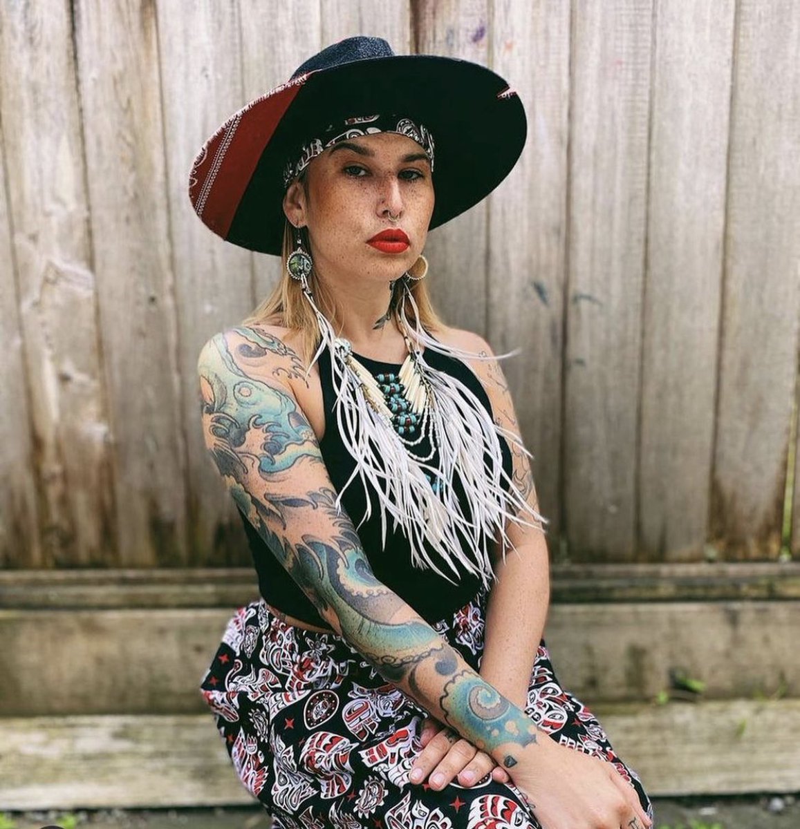 mrktcollective's tweet photo. Innerwolfjewelry coming through with stunning accessories, dream catchers and animal frames on December 10-12.
A little about Ashya: “I am First Nations Cree and I’ve been using materials gifted for me from Mother Earth or my elders in some of my creations.” https://t.co/o4XbSekgNt