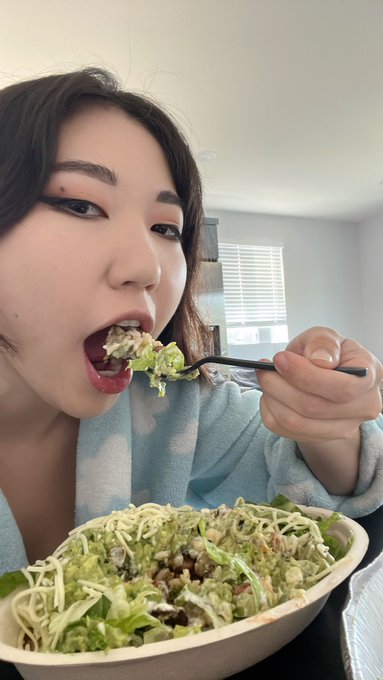 I&rsquo;d crawl through 10 miles of broken glass just to get a whiff of chipotle https://t.co/U8sIFIOBPx