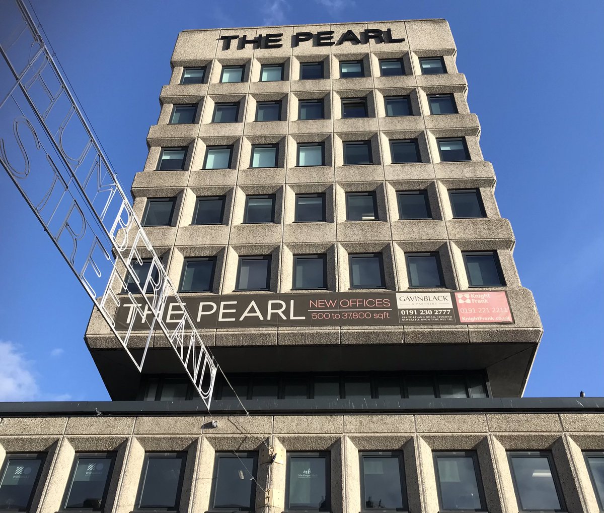 michael51185980's tweet photo. Pearl Assurance - a mini slab of early ‘70s brutalism stands aloof from Northumberland Street in Newcastle - looking splendid in the autumn sunshine @new_brutalism @ModernBritain @BrutalHouse @TyneSnapper @neheritagelib https://t.co/XvKZy0aLJt