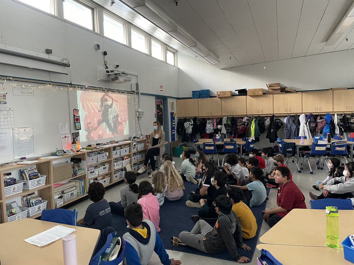 Today we remember #RemembranceDay @RidgeviewDragon through a virtual live assembly of student speakers, song, poem and a moment of silence. #westvaned #CanadaRemembers