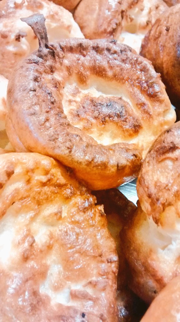 samward60443746's tweet photo. A 💚 on #RoastDinnerDay is the Yorkshire pud! Whether served with Devonshire beef or Vegetable bake  Always #Local #British #Seasonal #Pasturefed @TotnesStJohns @GalmptonPrimary @NSMW 🍽️
@brixhamcofe @RedhillsPrimary @collatonprimary @LoveBritishFood   @mckellyltd @TotalPDevon https://t.co/YnzO5Umqgv