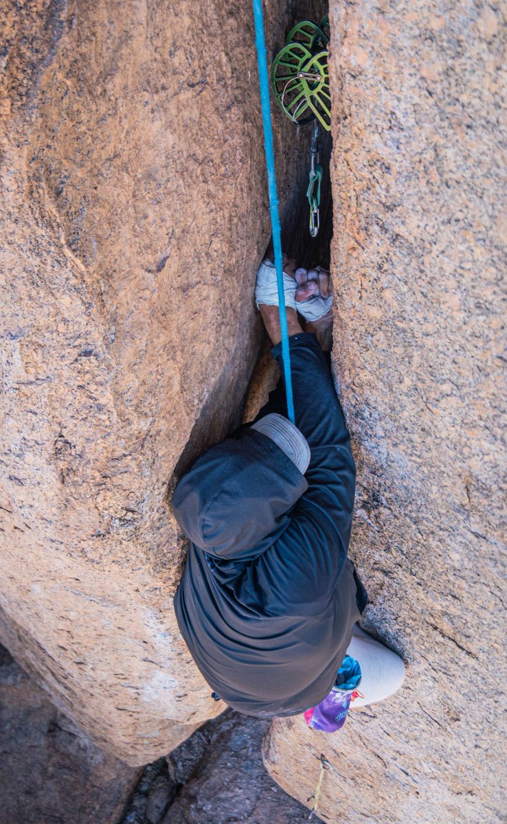 rerouted_co's tweet photo. When you learn you can double fist a number six camelot ๐
Super rad!
What size is your double fist?
Join our community! Use #rerouted to be featured ๐
Photo by @tradprincess
#recycle #climbing #learning #getoutside https://t.co/07IrNwHtk4