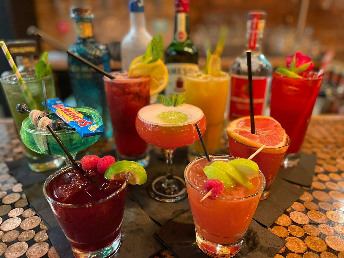Kitchen_54's tweet photo. ♠️Kitchen54: Cocktail Tasting♠️

JUST 12 TICKETS LEFT!

Tomorrow night. 

£35.00 for 6 cocktails of your choosing! 

Who’s game? 

@deadmansfingers @LPLGinDistiller @greygoose @mermaidgin @krakenrumuk @sailorjerry @disaronno_official 

#kitchen54 #cocktail https://t.co/JsRyjZ9vh7