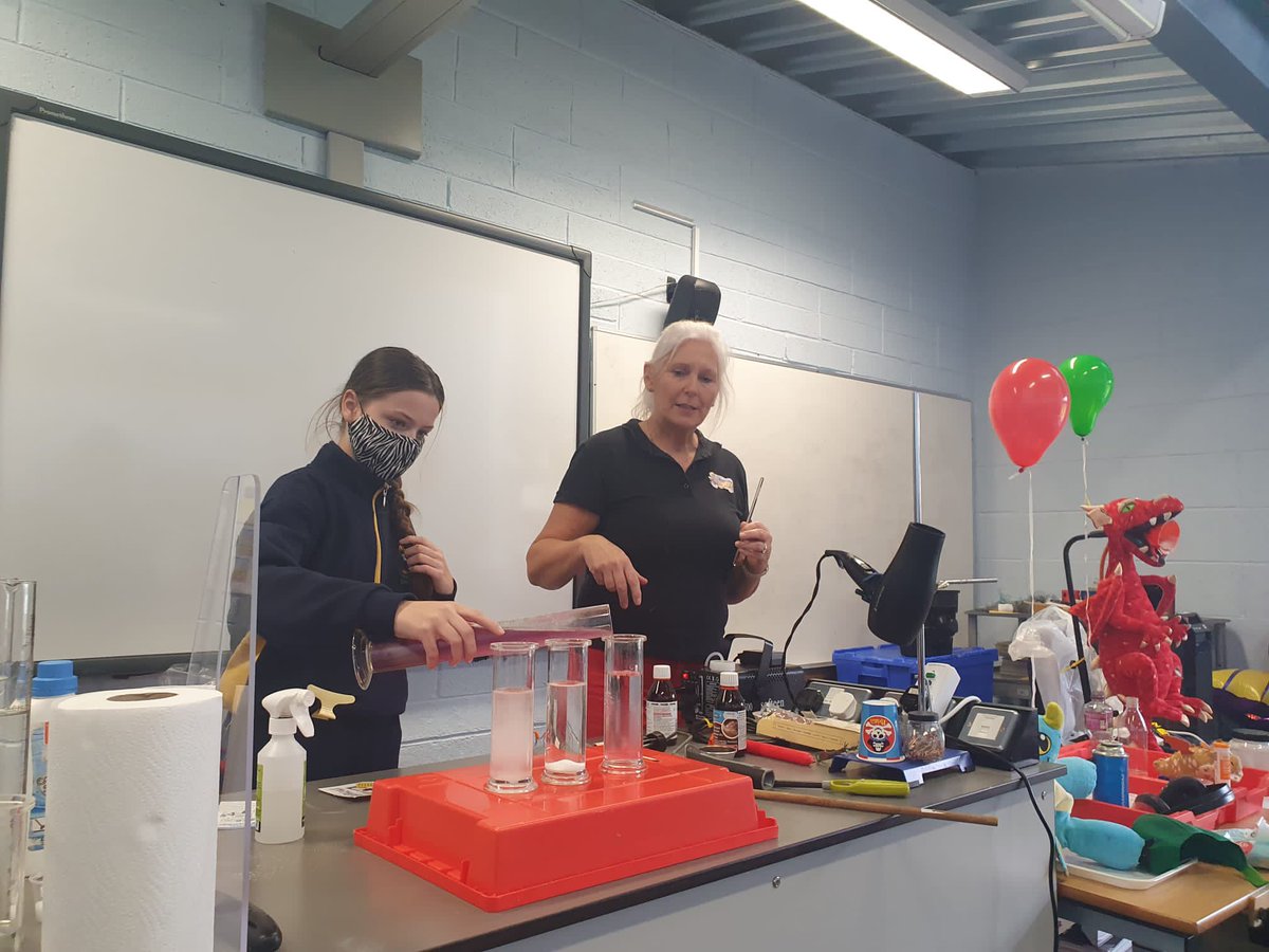 ise_CB's tweet image. As part of #ScienceWeek2021 Students were treated to a fantastic workshop on dragons - drawing on so many the #learningobjectives in #jcscience. Thank you to @scientificsue for being as engaging, entertaining and interactive as always. #activelearning #itsbetterinperson