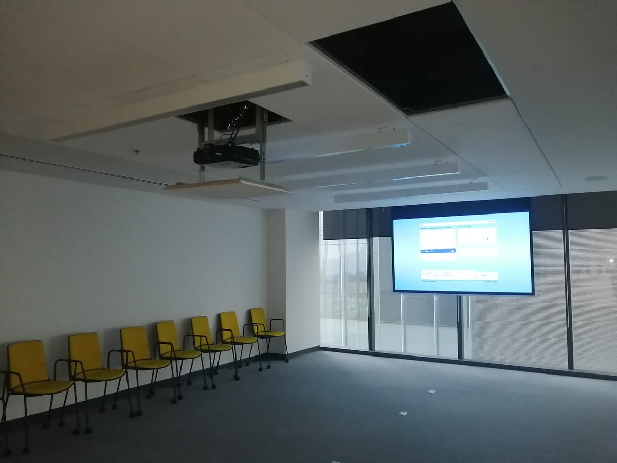 Hometek's tweet photo. En esta ocasión les traemos un proyecto en donde nos solicitaron automatizar dos salas de juntas, con dos proyectores de alta tecnología con racks automáticos para ocultarse en plafón, pantallas de proyección automáticas, sistema de audio profesional. 
https://t.co/gEsq1HniLt https://t.co/kdw5yNo791