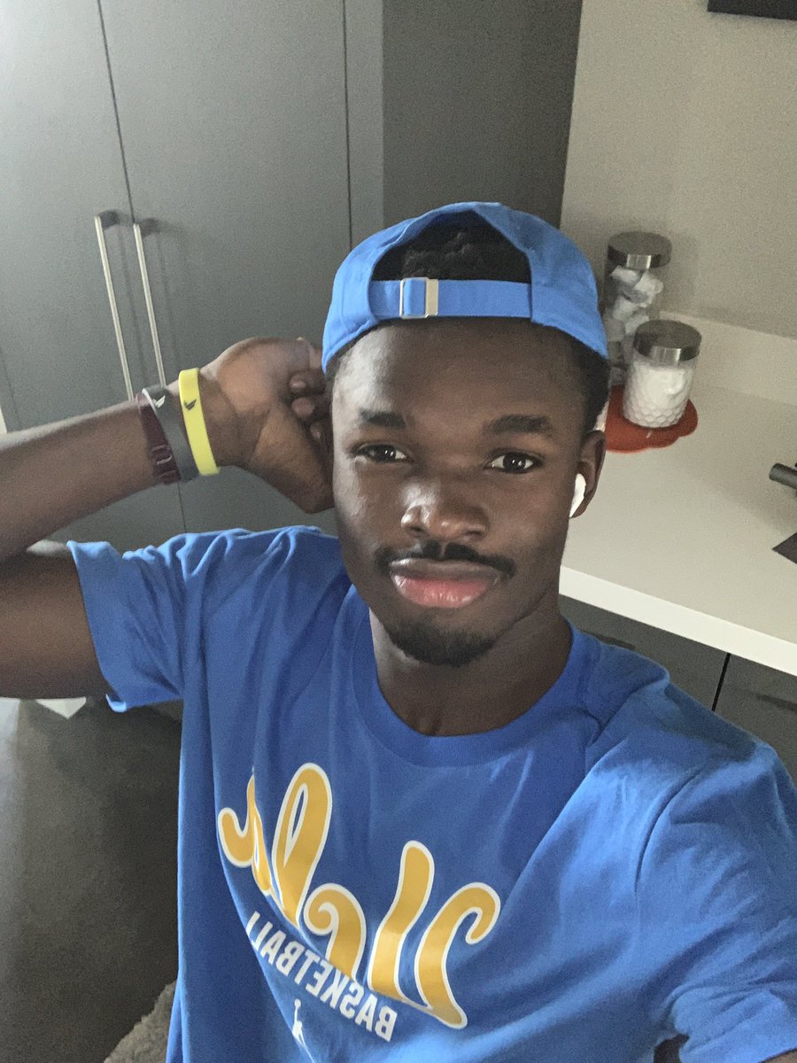 adembona's tweet photo. Signing day 💙💛@dylan_andrews4 https://t.co/aEP9PSzdIq