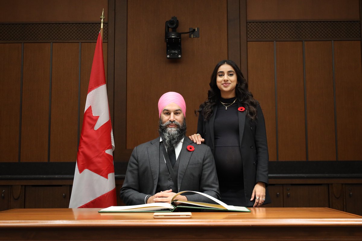theJagmeetSingh's tweet photo. Sworn in and ready!

New Democrats are determined to keep fighting for the help Canadians need and deserve to get through this pandemic and recovery. https://t.co/xKOLC5i204