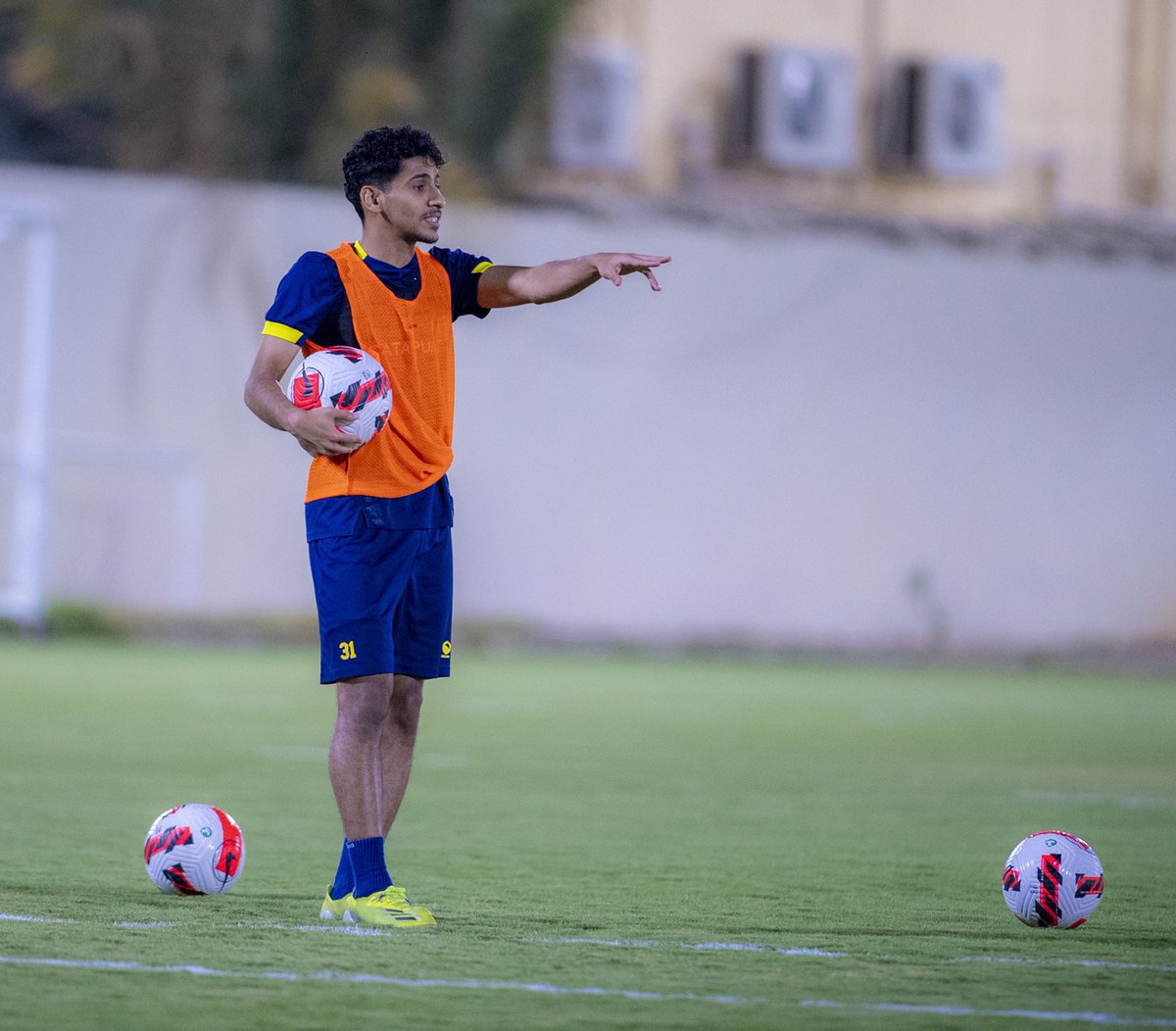 <a href="/AltaawounFC/">نادي التعاون السعودي</a> رابطين الاحزمة ياطرروق 😂