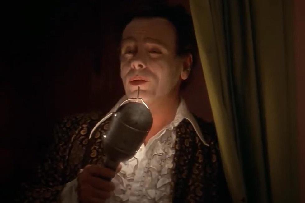 Kyle_MacLachlan's tweet photo. My first two films were with Dean Stockwell. In Dune, as Dr. Yeuh, and as Ben in Blue Velvet. He was an actor I looked up to, one of the elite, the very best of his generation of actors. I was lucky to have worked alongside him.

Here’s to Dean, may he Rest in Peace. https://t.co/CZqbTd3KsE