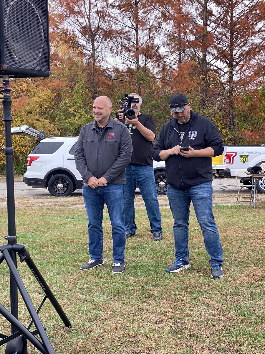 nmiller004's tweet photo. Great Veterans Day event today put on by @TMobile. Thank you Veterans and families for your service and sacrifice💕 https://t.co/T0DK81kC3o