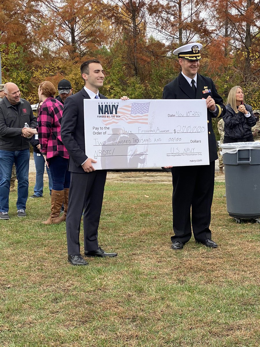 nmiller004's tweet photo. Great Veterans Day event today put on by @TMobile. Thank you Veterans and families for your service and sacrifice💕 https://t.co/T0DK81kC3o