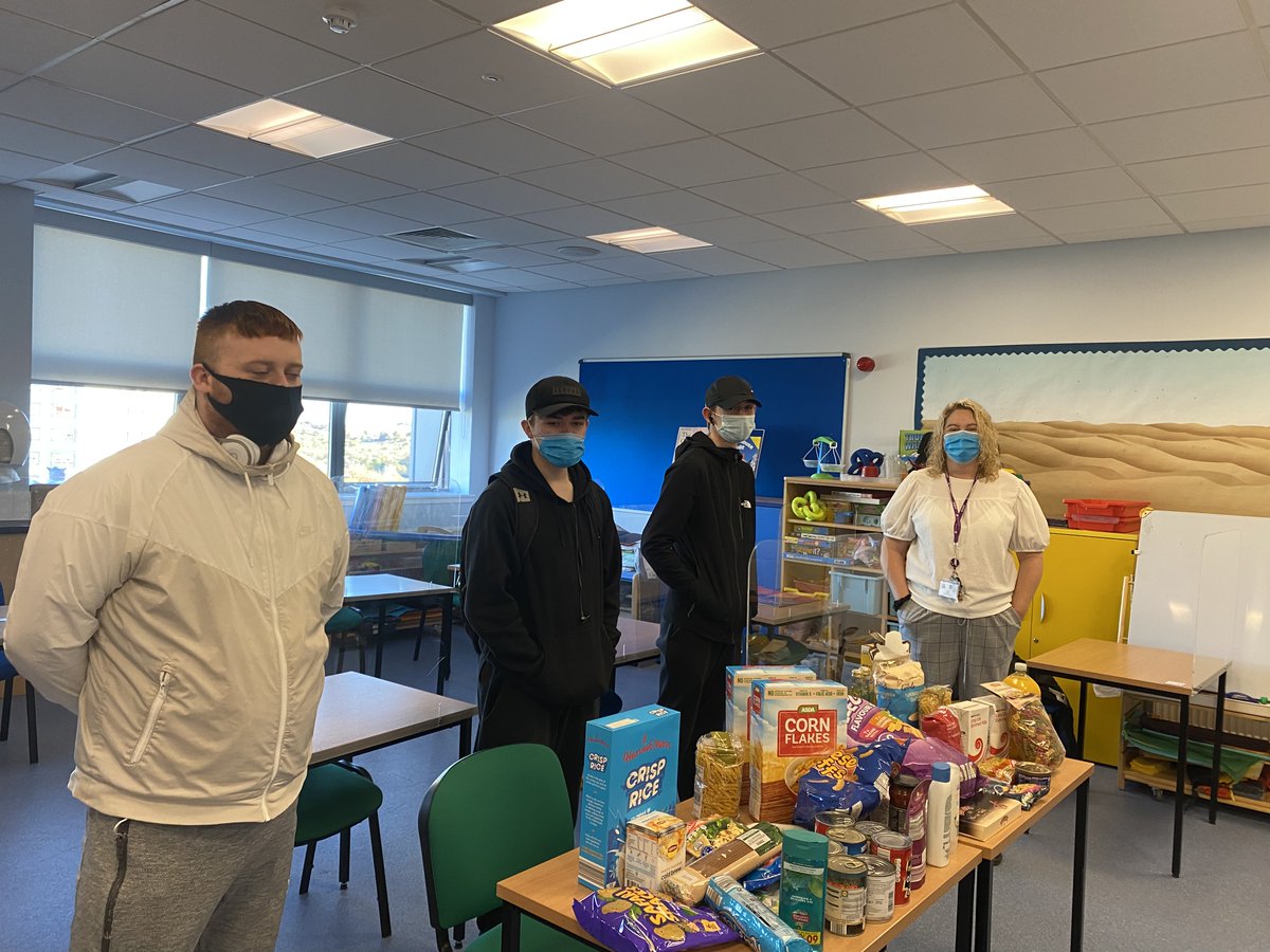 SLCek's tweet photo. The Employability Personal Development class collected donations for Loaves and Fishes Foodbank EK .
The group organised + collected all donations as part of their course topic, Self in the Community 💜
Well done team 🥖🐟
#SLCsupport https://t.co/vb6KI7b3XG