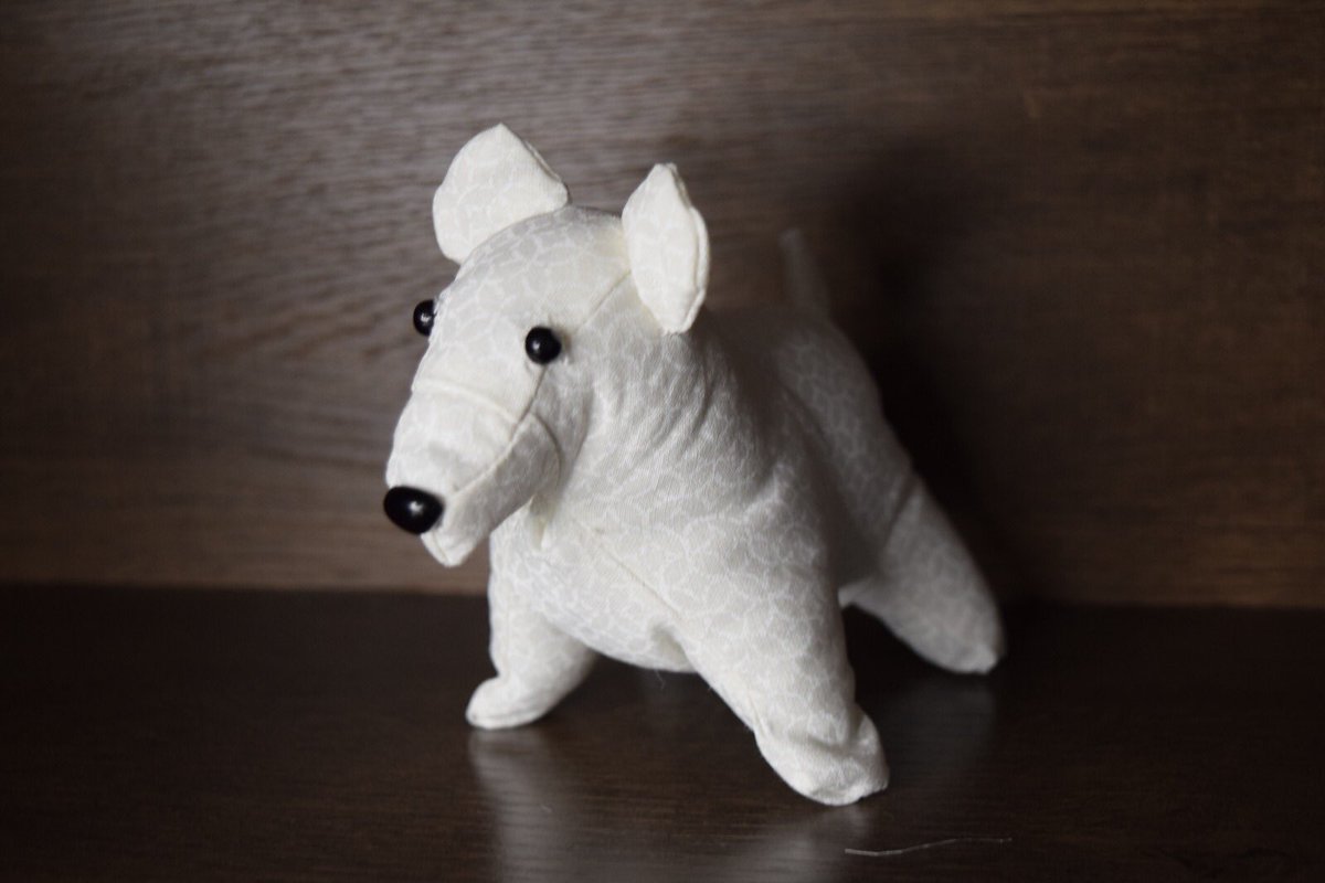 Brrr it’s cold in here, there must be a new video on the channel, come learn to sew with me! 😊 for this video I will be making a polar bear 🐻‍❄️ 
#sewingtutorial #learntosew #sewfun #polarbear #icebear #relaxingvideos #sewingoftwitter  #plushielove #plushiesontwitter #easycraft