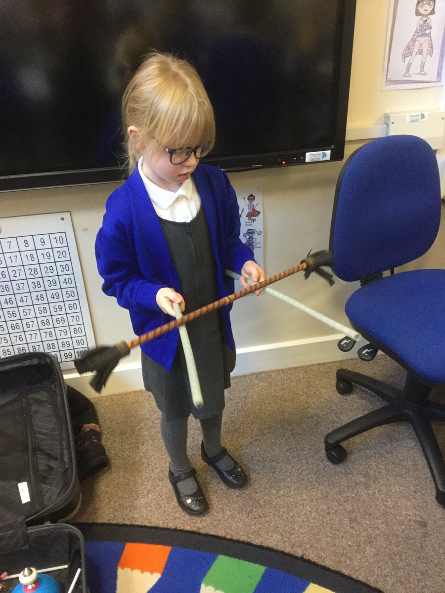 GEPSClass3's tweet photo. Thank you to ‘Mr Big’ who came into Class 3 yesterday. The children thoroughly loved their time with him and really enjoyed trying out some circus skills.🤹🏼‍♀️🤹😃 https://t.co/hak9gqKVfr