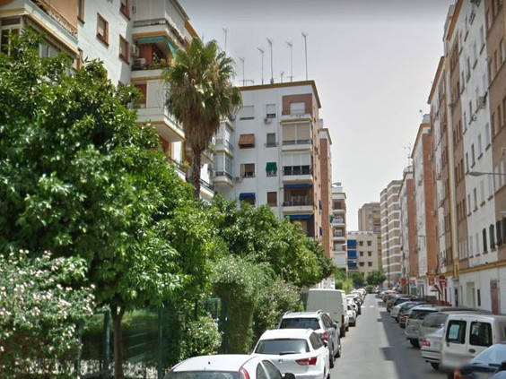 RStateSevilla's tweet photo. REF.- 210975 Se ofrece piso amueblado y reformado en Nervión. 
Dispone de dos habitaciones, cocina amueblada y equipada ( lavadora, lavavajillas, frigorífico, vitrocerámica, campana ), salón y  un baño completo. 

Si lo desea más información, llamenos al 624264237 https://t.co/dvSMO2SEQV
