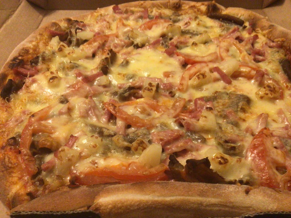 Kapt_Suolisolmu's tweet photo. #KapuSpecial🍕 &amp; #KapuTwist🍕
Veljet ja Siskot #Xboxliiga:ssa osaa arvostaa 🎮👊🍕 https://t.co/2OK1mrkKFz