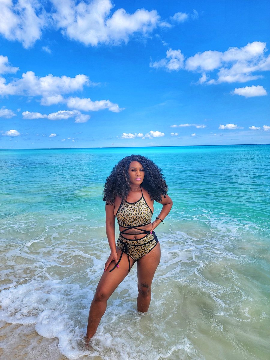TravelStylz's tweet photo. Pressure 🔥🔥🔥
#blacktravel #essencetravel #melaninpoppin #BlackGirlMagic #blackgirls #Cancun #mexico #beach #melanintravel #blacktravelfeed https://t.co/Eap9BMcBJj