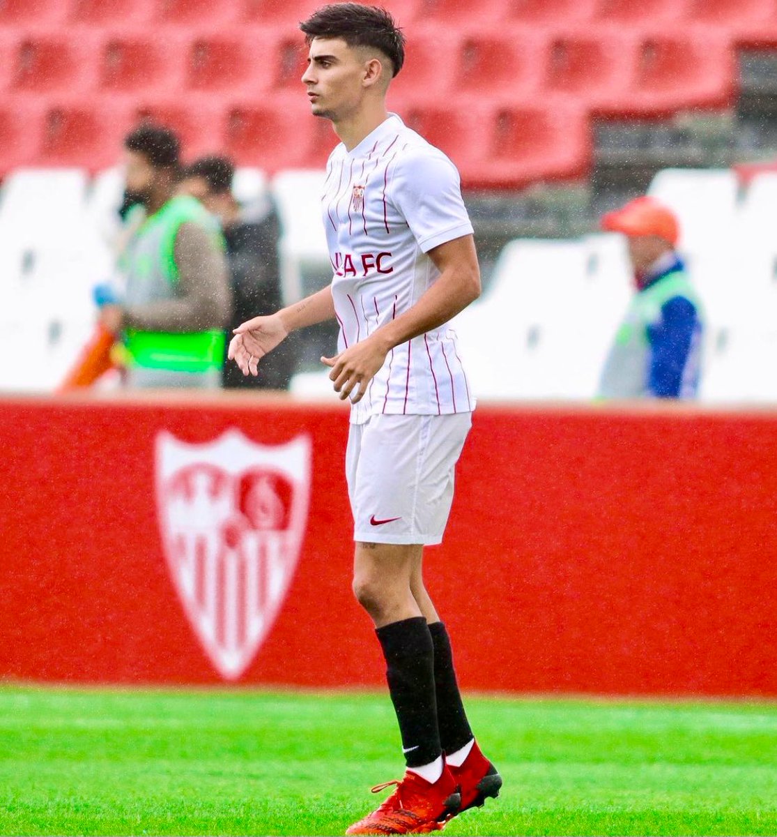 rgfootball_web's tweet photo. 🔥🔥 @Raaaaul_06 ⚡️

#SevillaFCC 🔴⚪️
#CanteraRG ⚽️ https://t.co/q5drHfevHb