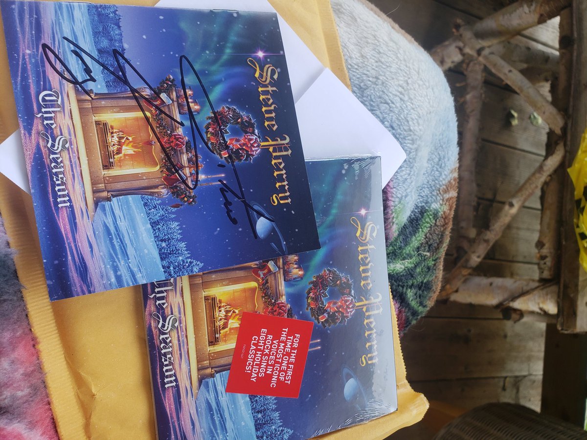 lesleyrobin766's tweet photo. @StevePerryMusic Just received this in the mail today.. 🎶❤🎅 https://t.co/i2Bz1xC2NR