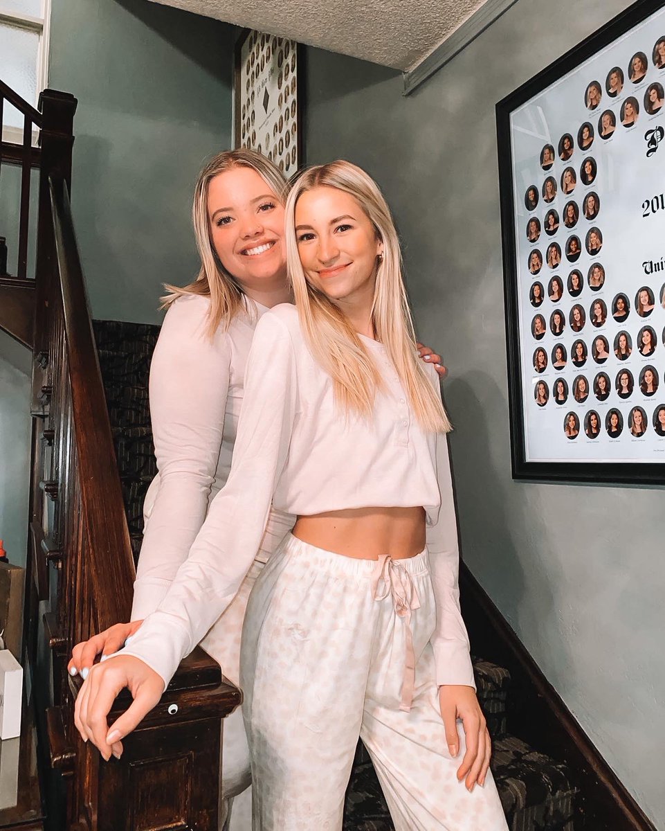 NevadaPiPhi's tweet photo. Wing It Wednesday is our favorite day of the week! 🦋 We hope that today is filled with lots of Pi Phi love!! 💗 https://t.co/lhhTXrZW8H