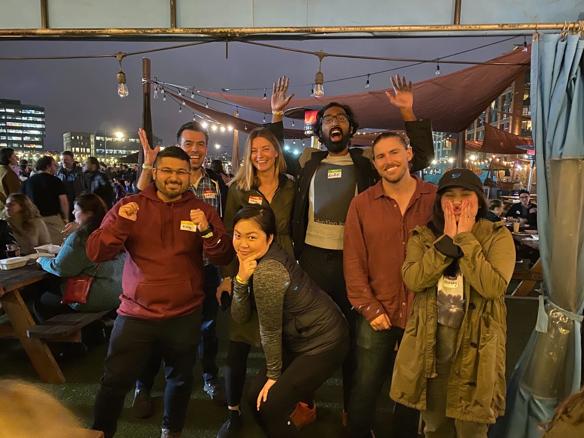 svetlanathon's tweet photo. Finally got to meet with the team in person!!!!!!!1111 thank you to everyone who made this happen #TweepUp #OneTeam https://t.co/BJqbQSI6Cx