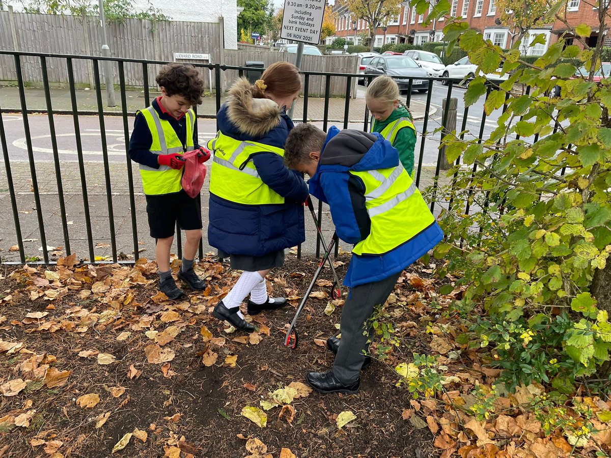 EarlsfieldSch's tweet photo. Our plogging club started today. We managed to collect 9 bags full of rubbish, 10 plastic bottles, 16 cans, 9 glass bottles, and 232 cigarette ends! @plogolution
#connectedplanet
#togetheronclimatechange https://t.co/QI5mLhruNm