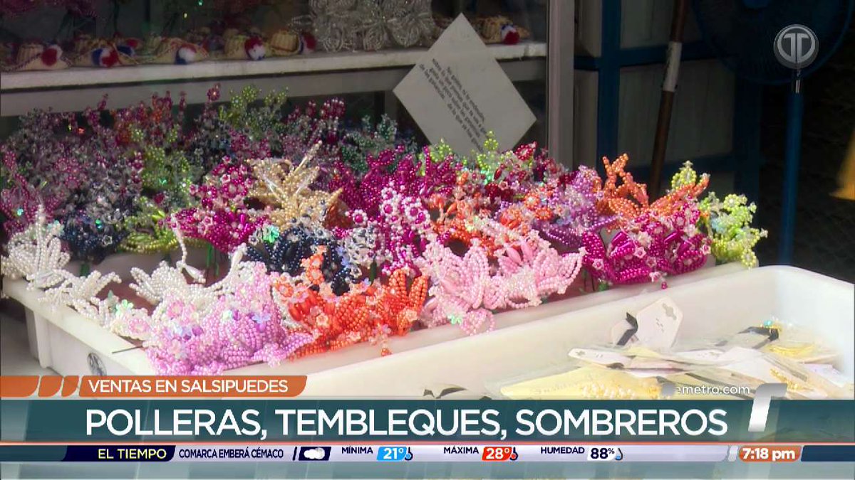 TReporta's tweet photo. Comerciantes de Salsipuedes ofrecen al público todo tipo de vestuarios típicos.
Aseguran que los precios son accesibles. #TReporta https://t.co/DhX0hcQNcM
