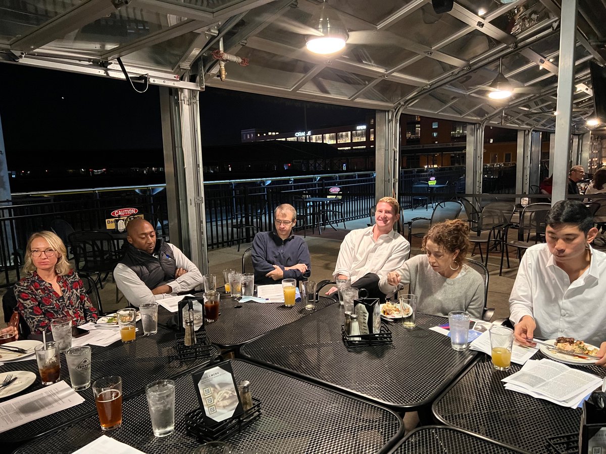 leils's tweet photo. Novembers #DukeVascular Journal
Club!!! Thanks to #CenterlineMedical!!!! https://t.co/cIqeZIWSNE