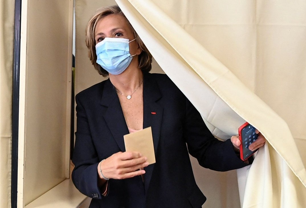Yoldie12's tweet photo. (Strictement rien à ajouter!) #presidentielle2022
#France #Europe #mondiale #laFemmePrésidente #inedit #merkel2 https://t.co/RwocJL74RJ