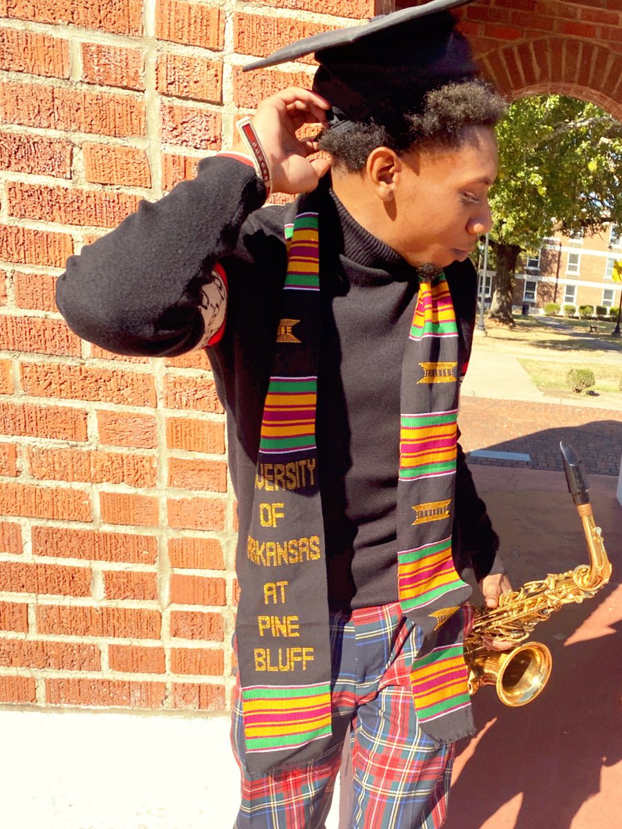 Chitown_kiid's tweet photo. Future Band Director😎🎓🎶
Graduation date: December 10th
Musically yours 🎶🤞🏽
#UAPB #UAPB21 #HBCU #M4 #5&Out #MusicEdMajor
#ChicagoNative #Graduating https://t.co/FA3WqRYrzH
