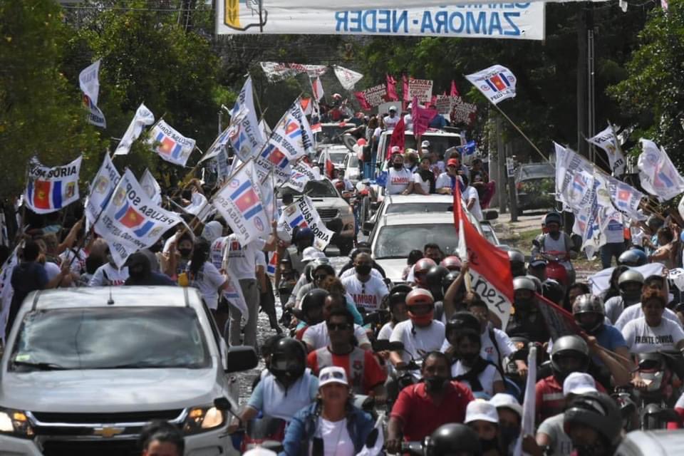 Muchísimas gracias a todos!!!
Nuestra tradicional  caravana de cierre de campaña del Frente Cívico entre Santiago y La Banda fue multitudinaria como ninguna!!…ahora vamos con  esperanza hacia el 14 de Noviembre, para seguir avanzando los santiagueños,con más fuerza que nunca !!!