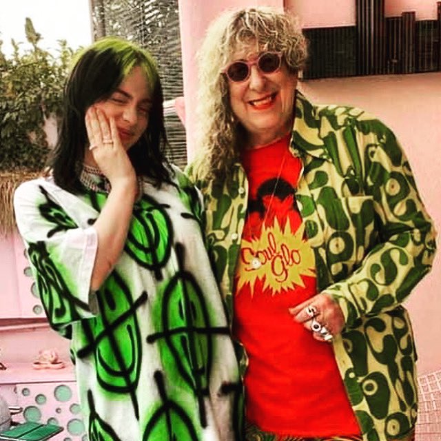 RhodesStory's tweet photo. Happy Birthday Allee Willis !!!

Always in our hearts ♥️ 

(Billie Eillish &amp; Allee)

#HappyBirthday #AlleeWillis #HBD #songwriter #Lyricist #earthwindandfire #BaDeYa #September #BoogieWonderland #BillieEilish #MusicArtist https://t.co/CFGmxh83X5