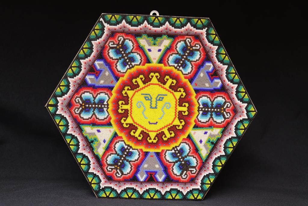 waritsi_lopez's tweet photo. Amigues les comparto un poco más de mi trabajo,hermosas Hexágonos intervenidas con chaquira para tu decoración de casa.
#waritsilopez #artewixarika #designniwetsika #creatividad https://t.co/VToVwbiaiX