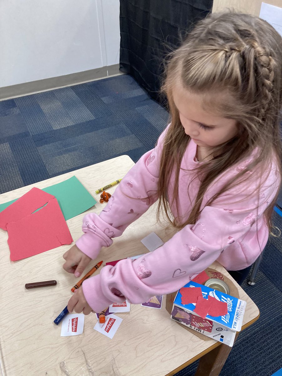 MrsBruggeman379's tweet photo. We made homes for our pet rocks today! 🏠 🪨 
#usd379 #lincoln379 #happyclassrooms #petrock #vetweek https://t.co/tWrLBTk19T