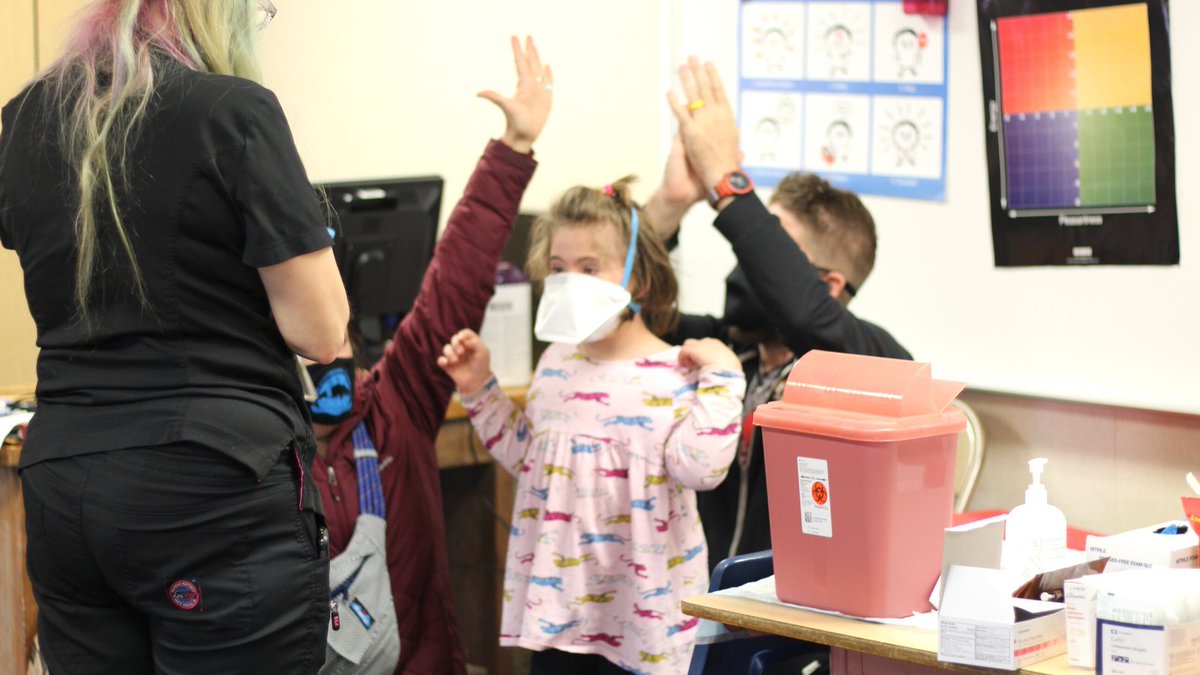 HighlineSchools's tweet photo. This week we began hosting vaccination clinics for students ages 5-11 and had an overwhelming response to our clinics! 
Although all clinics are at capacity due to limited supplies, additional opportunities will be announced!

Thanks to our sponsors @UWMedicine @KingCountyWA https://t.co/4J6nH41U0P