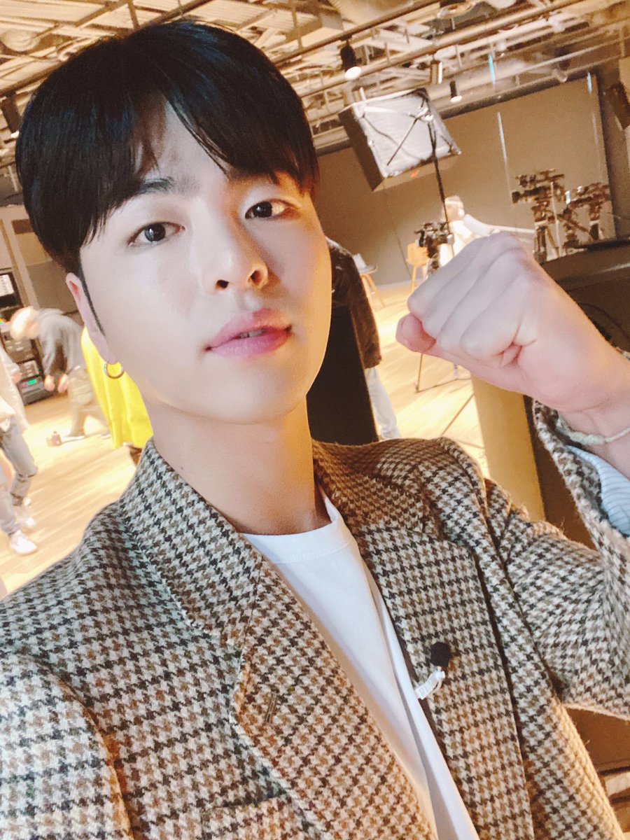 skiesmeowrawr's tweet photo. Day 8 ✨
I vote for #MAMAVOTE #ikon @YG_iKONIC https://t.co/7U7vbDlbi3