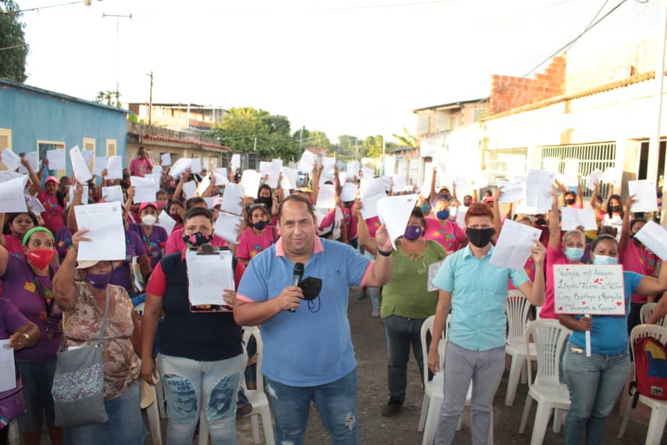 <a href="/dcabellor/">Diosdado Cabello R</a> En aragua <a href="/Mcpo_Libertador/">MunicipioLibertador</a> nuestro candidato <a href="/regulolacruz/">Regulo La Cruz</a> esta verificando a todas nuestras ubch xq #ReguloRepite #ConKarinayRegulo