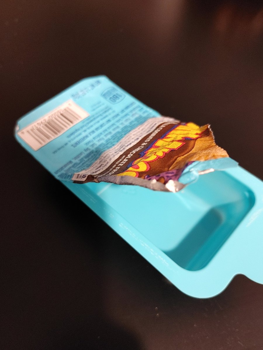 KaitHowarth's tweet photo. Hey @Dunkaroos just opened a pack AND THERE WERE NO COOKIES INSIDE 😩🥺😲 Can this week get any more ridiculous #shenanigans https://t.co/s0XnoBSiE4