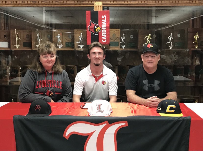Jmills_9's tweet photo. Officially a Card! @uofl Thank you to everyone who has helped me get to this point! @LouisvilleBSB https://t.co/EFQ1yYF0v4
