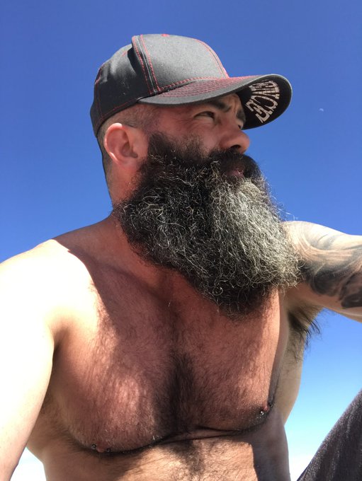 #beards #beardedmen #gay #bi #LGBT https://t.co/5iBJJVBuKE
