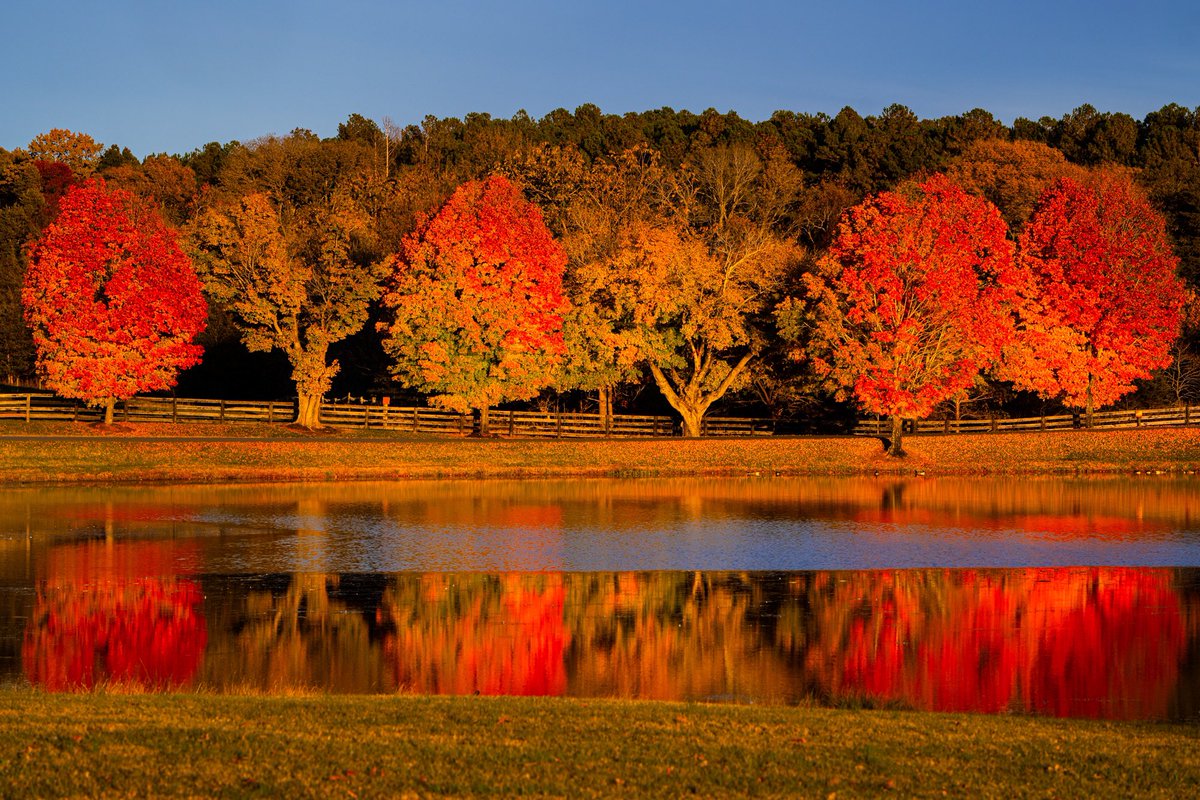 Sunset #trumpwinery <a href="/trumpwinery/">Trump Winery</a>
