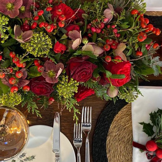staralfriston's tweet photo. O little town of Alfriston ✨ The Star is now accepting bookings for Christmas day ✨ Lunch is £110 including a Christmas bellini, four course lunch, ginger tea, mince pies and a present from Father Christmas. Read the menu and book a table at https://t.co/vWUBkbcRAy https://t.co/asDNFmHJxo