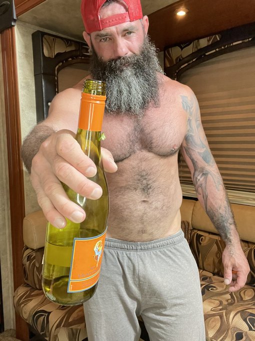 Help me with this wine?  #beardedman #bearsoftwitter #LGBTQ #bi https://t.co/KrrZV2Wnhq