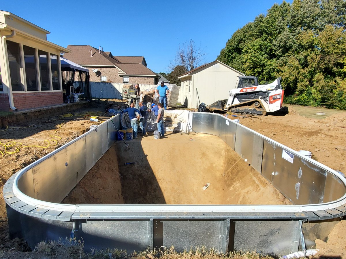 RSPInstallCrew's tweet image. Pool-Krete day 😷

#16x32Rectangle #Inground #poolinstall #poolkrete